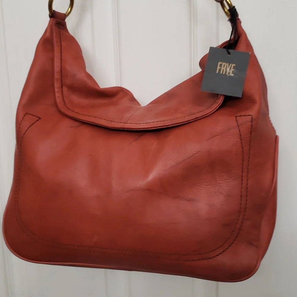 Frye Campus Rivet Hobo. Color Burnt Red. (B1).‎
